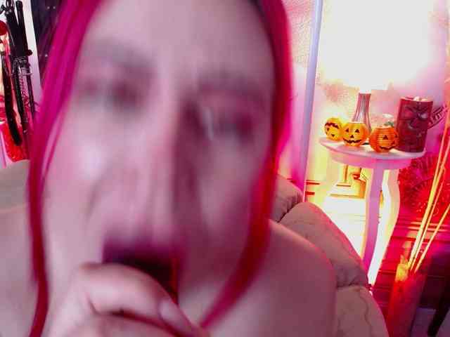 Naty-slavedoll webcam