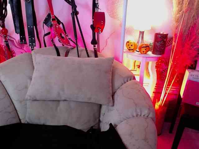 Naty-slavedoll webcam