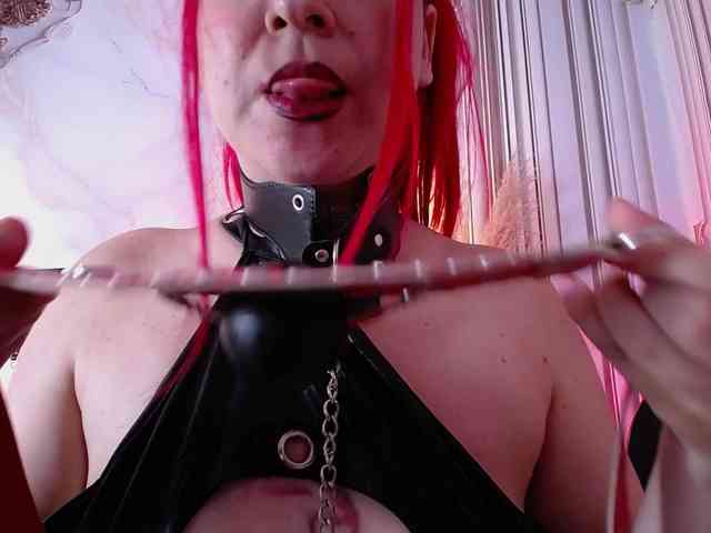 Naty-slavedoll webcam