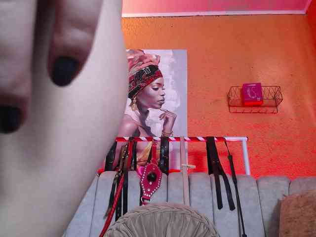 Naty-slavedoll webcam