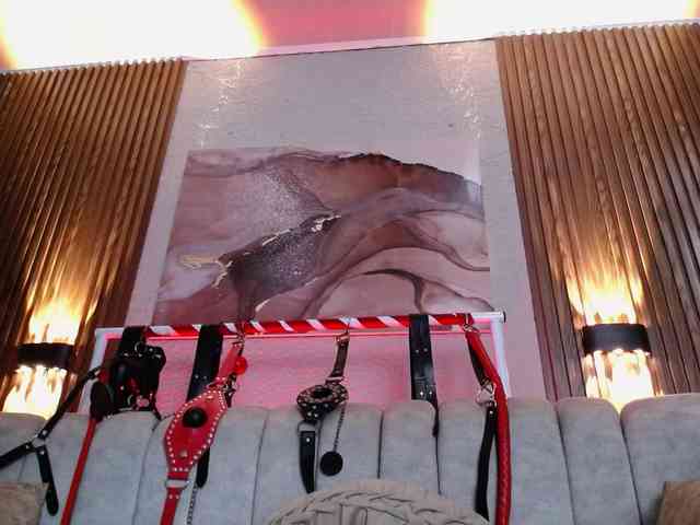 Naty-slavedoll webcam