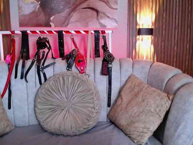 Naty-slavedoll webcam