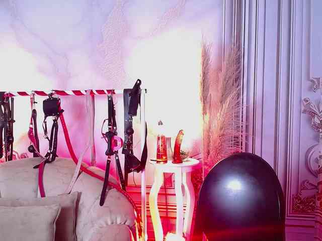 Naty-slavedoll webcam