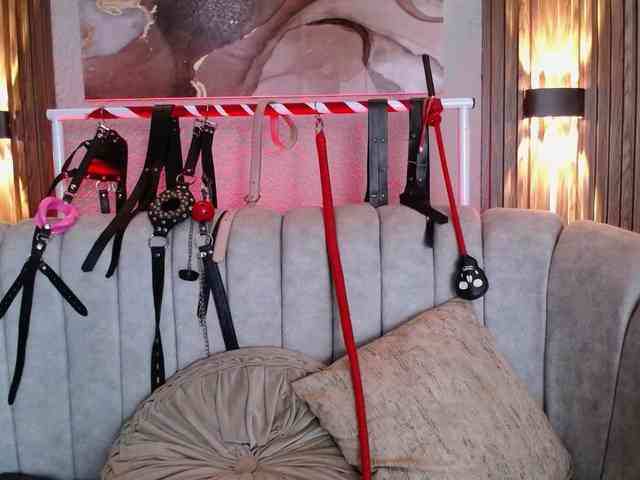 Naty-slavedoll webcam