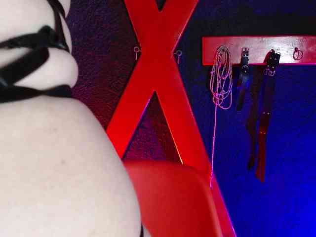 Naty-slavedoll webcam