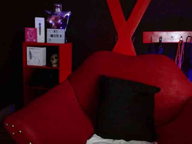 Naty-slavedoll webcam