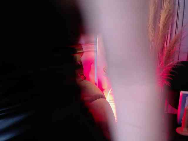 Naty-slavedoll webcam