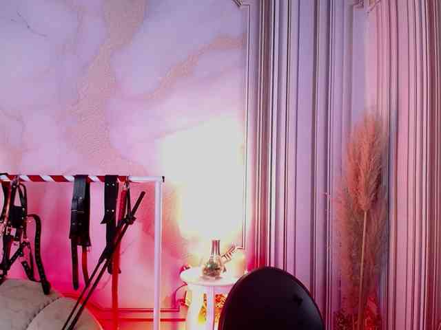 Naty-slavedoll webcam