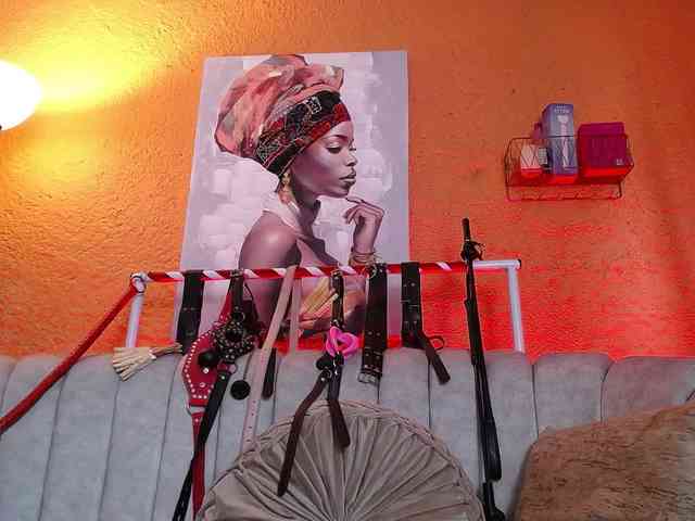 Naty-slavedoll webcam