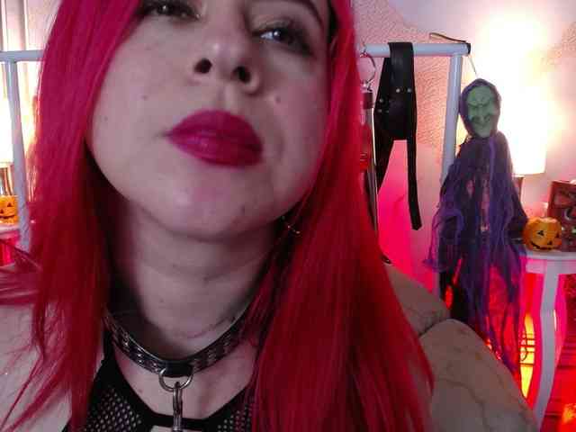 Naty-slavedoll webcam