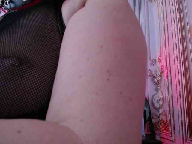 Naty-slavedoll webcam