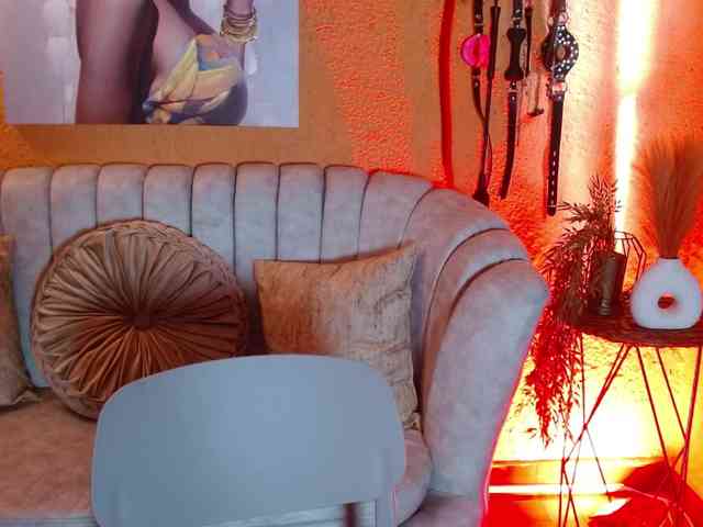 Naty-slavedoll webcam