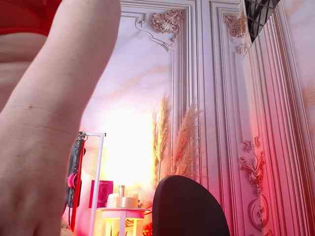 Naty-slavedoll webcam