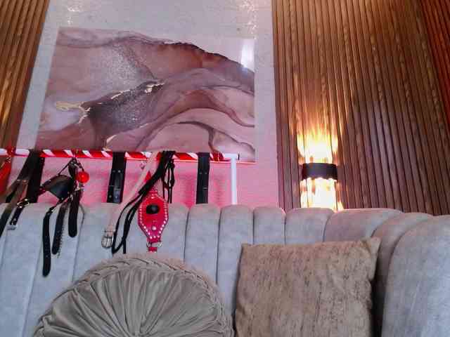 Naty-slavedoll webcam