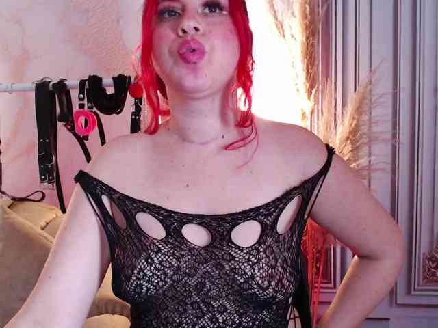 Naty-slavedoll webcam