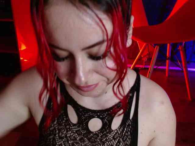 Naty-slavedoll webcam