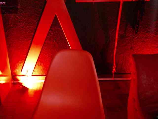 Naty-slavedoll webcam