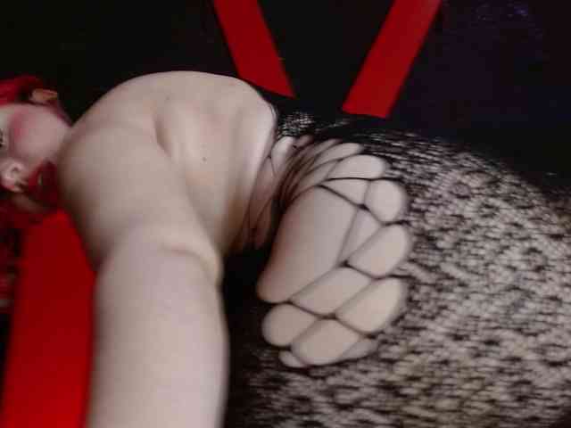 Naty-slavedoll webcam