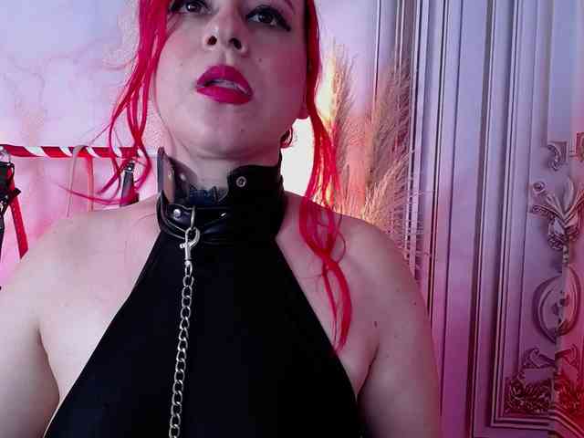 Naty-slavedoll webcam