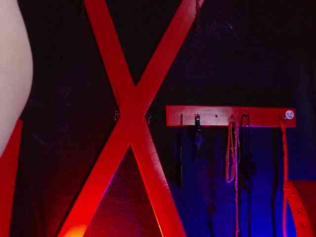 Naty-slavedoll webcam