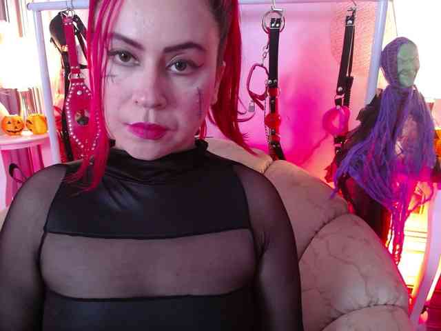 Naty-slavedoll webcam