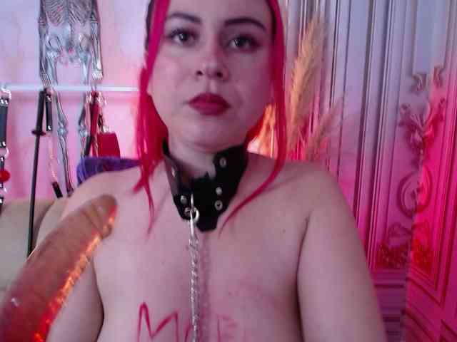 Naty-slavedoll webcam