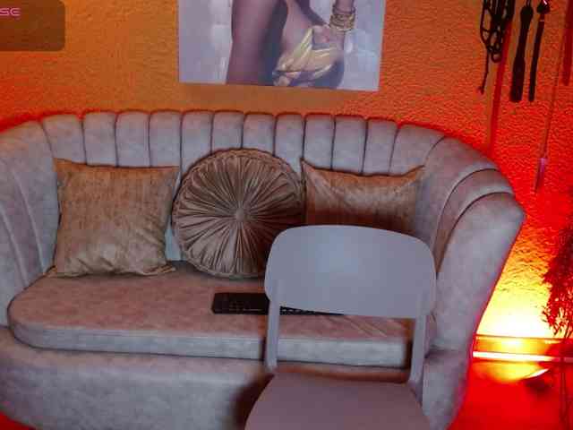 Naty-slavedoll webcam
