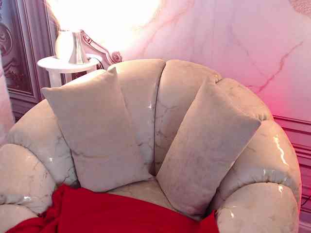 Naty-slavedoll webcam