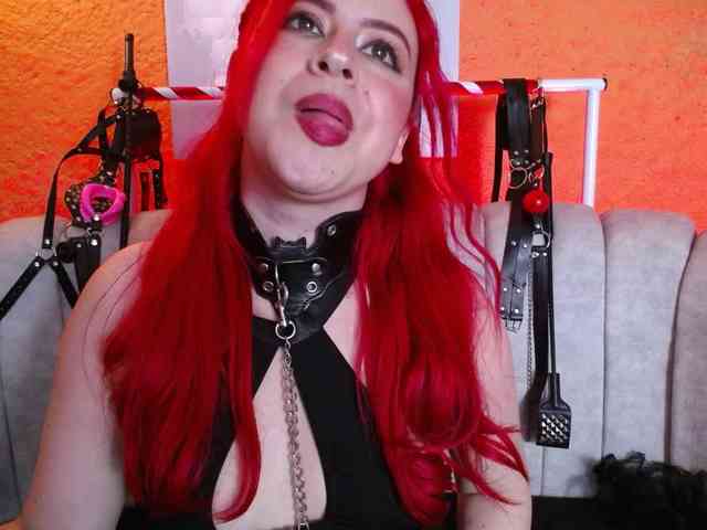 Naty-slavedoll webcam