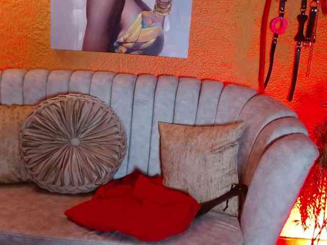 Naty-slavedoll webcam