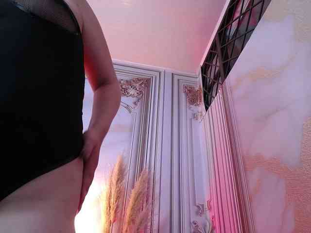 Naty-slavedoll webcam