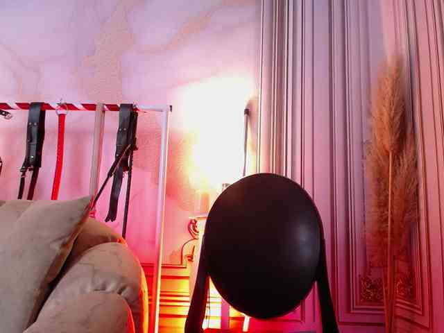 Naty-slavedoll webcam