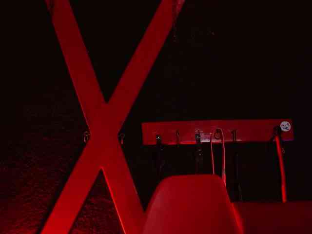 Naty-slavedoll webcam