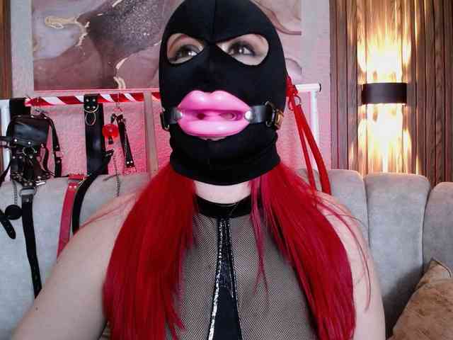 Naty-slavedoll webcam