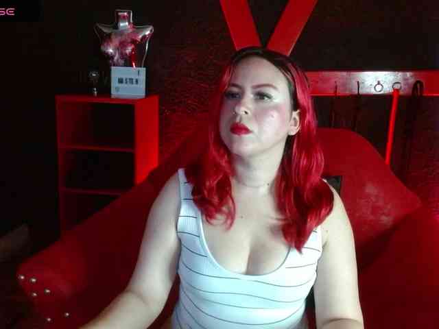 Naty-slavedoll webcam