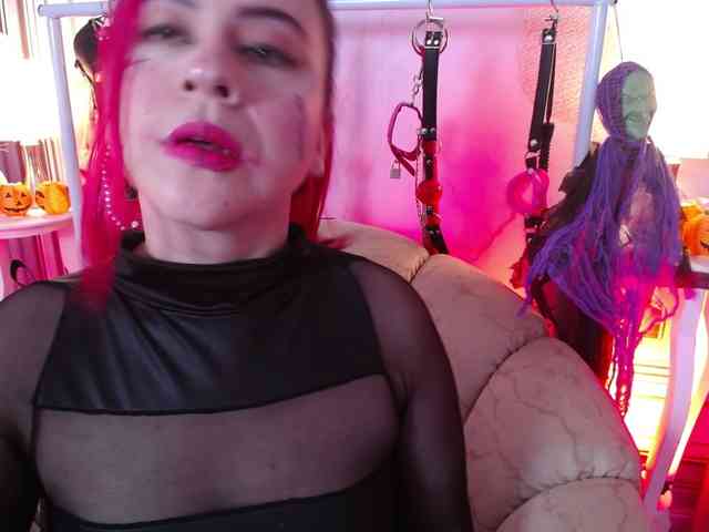 Naty-slavedoll webcam