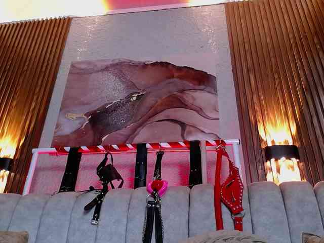 Naty-slavedoll webcam