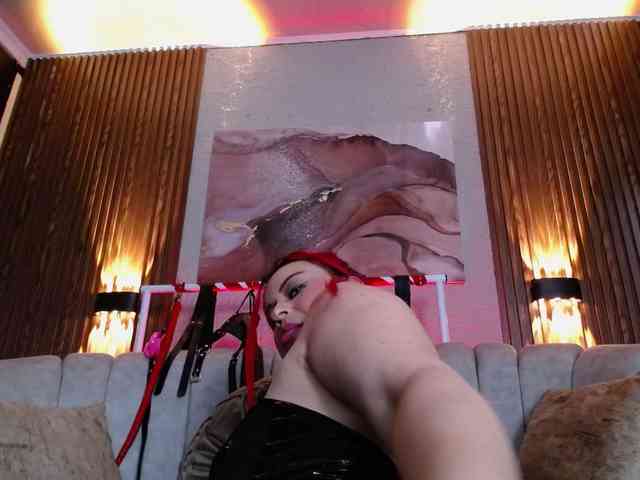 Naty-slavedoll webcam