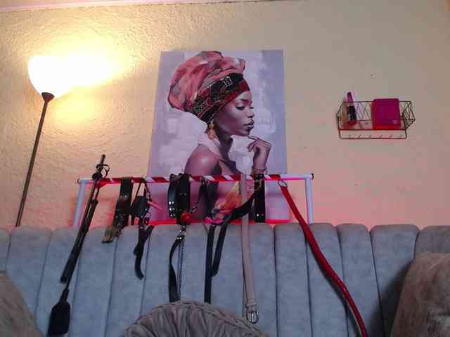 Naty-slavedoll webcam