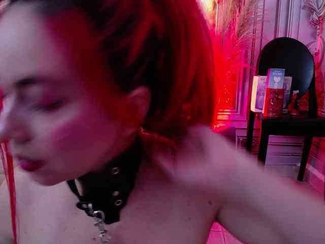 Naty-slavedoll webcam