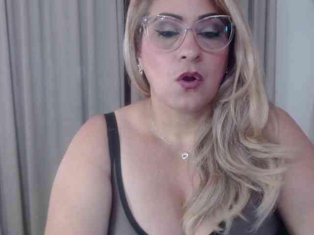 zhamira webcam