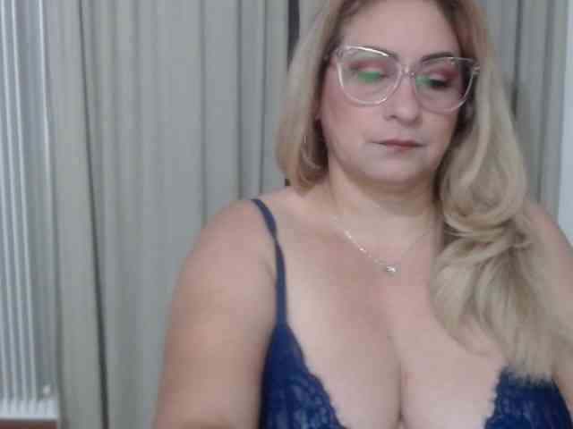 zhamira webcam