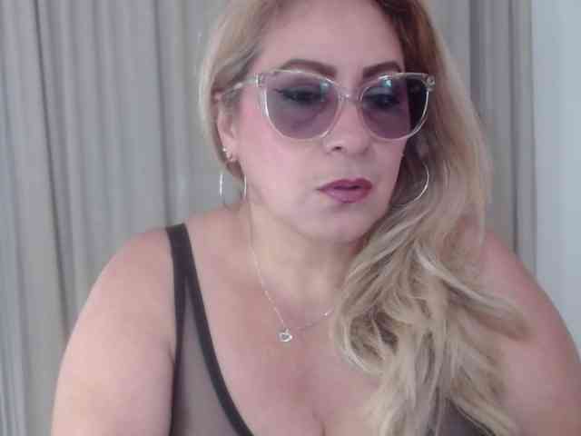 zhamira webcam
