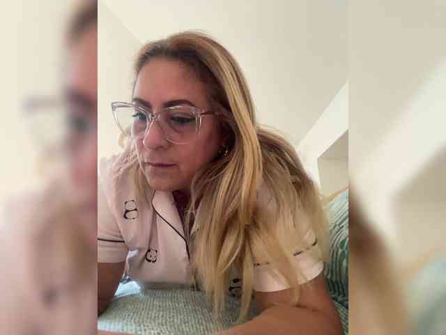 zhamira webcam