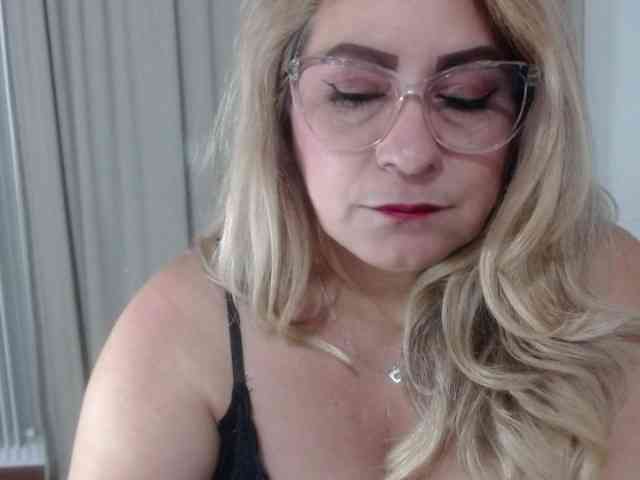 zhamira webcam