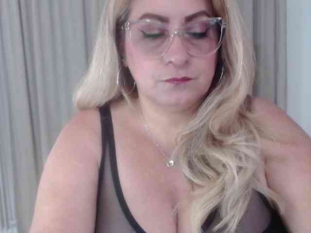 zhamira webcam