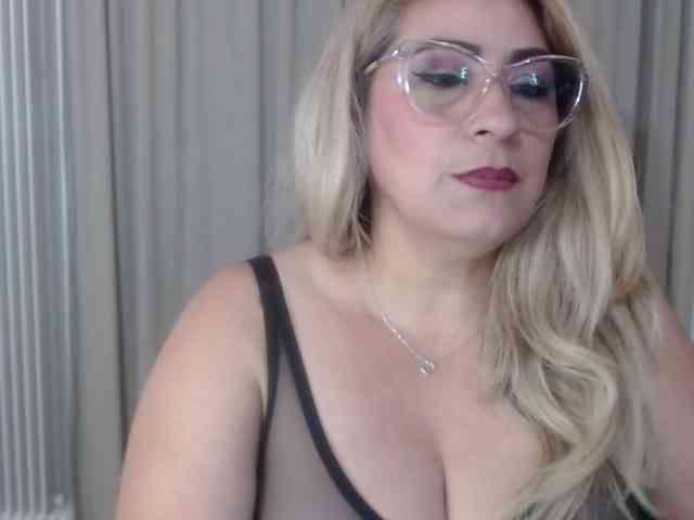zhamira webcam