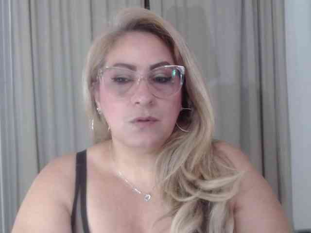 zhamira webcam