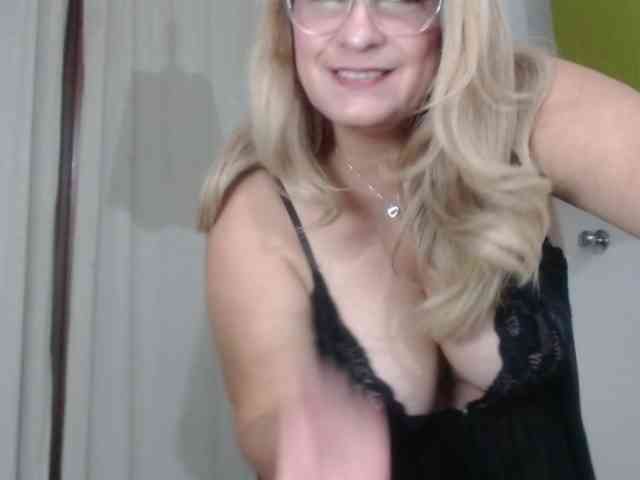 zhamira webcam