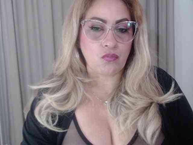 zhamira webcam